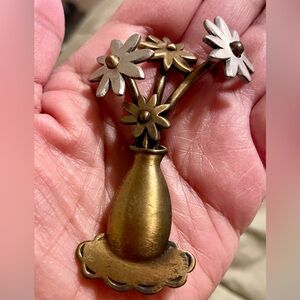 Antique-Style Brass Flower Vase Wall Accent - Gold